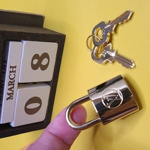 BNEW UNUSED LOUIS VUITTON LV GOLD LOCK KEY SET #321